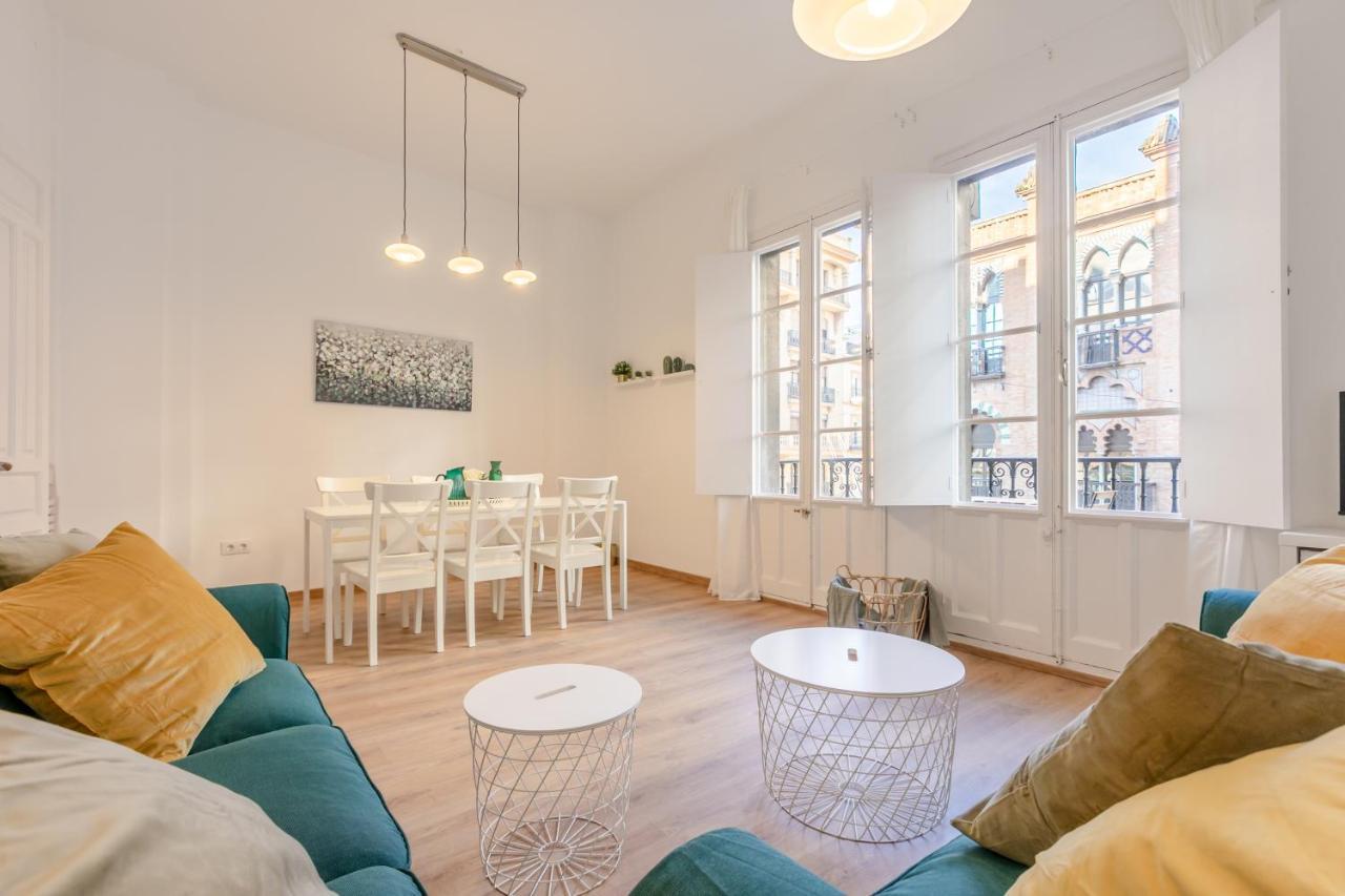 Avanti La Campana, Con Un Balcon Que Te Enamorara Del Ambiente De Sevilla エクステリア 写真