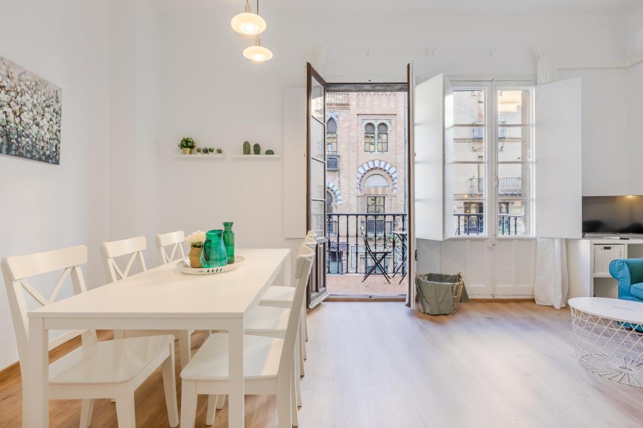 Avanti La Campana, Con Un Balcon Que Te Enamorara Del Ambiente De Sevilla エクステリア 写真